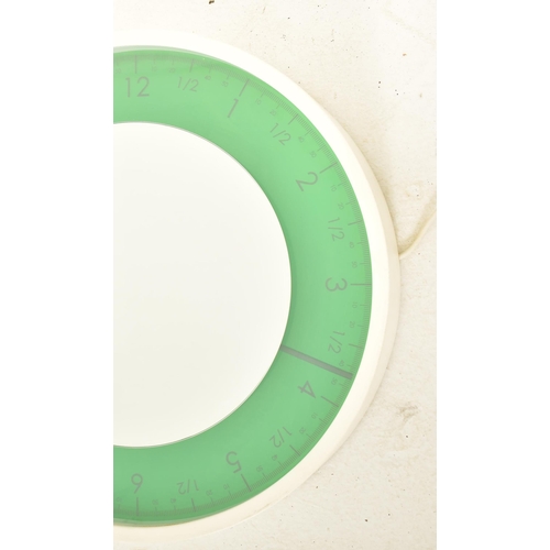 56 - Orologio Parete - Solo Ora - A contemporary Italian wall clock. The clock having a green chapter rin... 