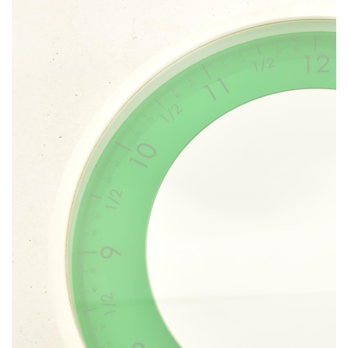 56 - Orologio Parete - Solo Ora - A contemporary Italian wall clock. The clock having a green chapter rin... 