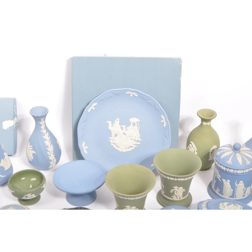 11 - Wedgwood - A large collection of vintage 20th century tableware bisque porcelain china Wedgwood Jasp... 