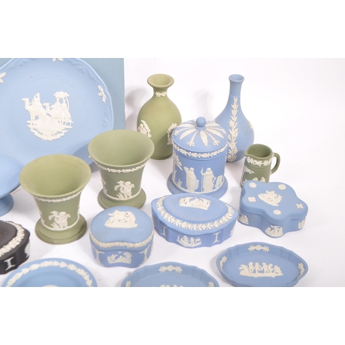 11 - Wedgwood - A large collection of vintage 20th century tableware bisque porcelain china Wedgwood Jasp... 