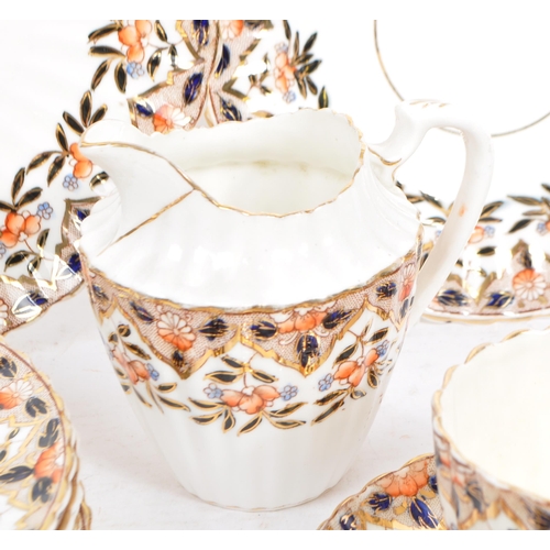 20a - A Victorian 19th century porcelain china tea service set. In the manner of the imari pattern, with b... 