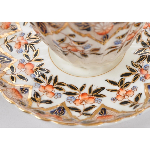 20a - A Victorian 19th century porcelain china tea service set. In the manner of the imari pattern, with b... 