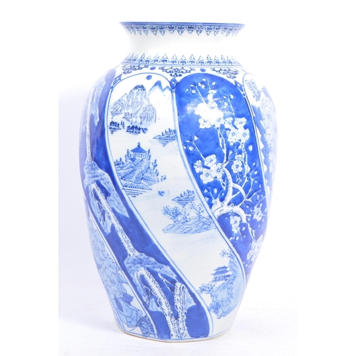 35a - A large 20th century Blue & White porcelain vase in the Kangxi manner. Bulbous vase decorated with c... 