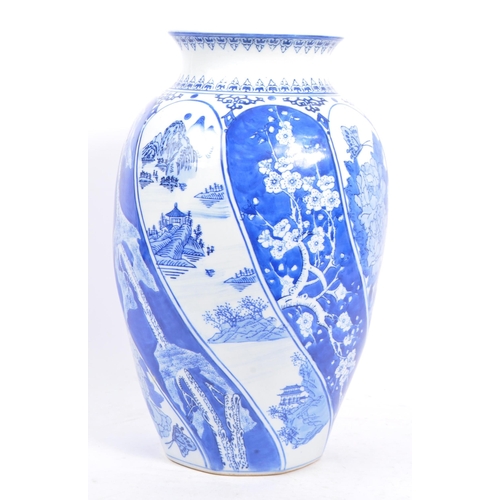 35a - A large 20th century Blue & White porcelain vase in the Kangxi manner. Bulbous vase decorated with c... 