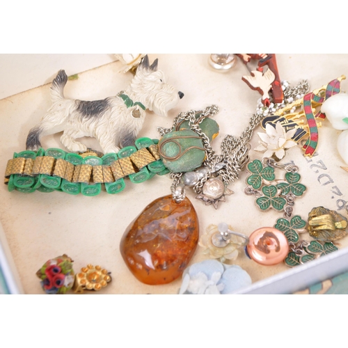 369 - A varied range of 20th century brooches, necklaces in a variety of materials which includes an item ... 