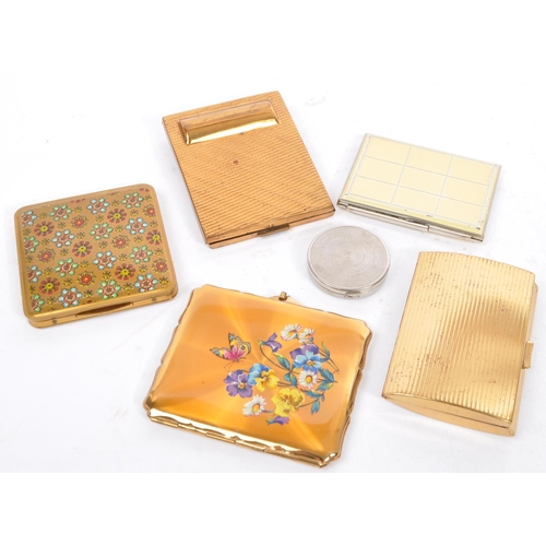 375 - A collection of vintage 20th century vanity compacts and cigarette cases. To include a vintage compa... 