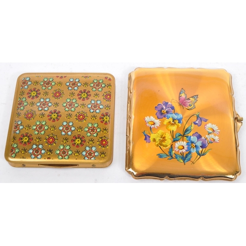 375 - A collection of vintage 20th century vanity compacts and cigarette cases. To include a vintage compa... 