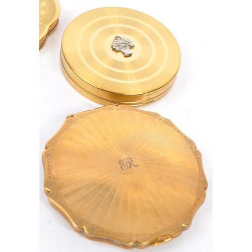 377 - A collection of vintage 20th century vanity compacts to include a compact with blue enamel lid and e... 