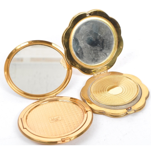 377 - A collection of vintage 20th century vanity compacts to include a compact with blue enamel lid and e... 