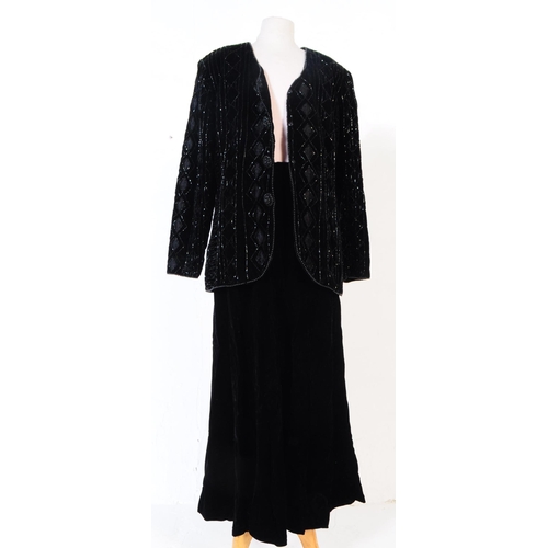 391 - Gina Bacconi - A vintage 20th century Gina Bacconi velvet beaded evening jacket accompanied by a vel... 