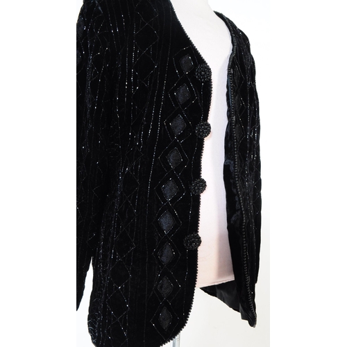 391 - Gina Bacconi - A vintage 20th century Gina Bacconi velvet beaded evening jacket accompanied by a vel... 