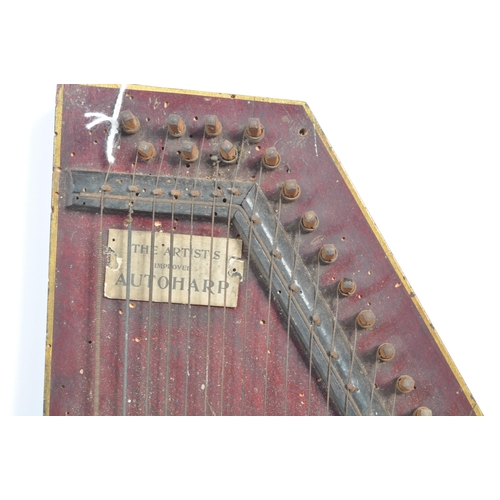 400a - Musical Instruments: An early 20th century Artist's Autoharp. The wooden body with strings and origi... 