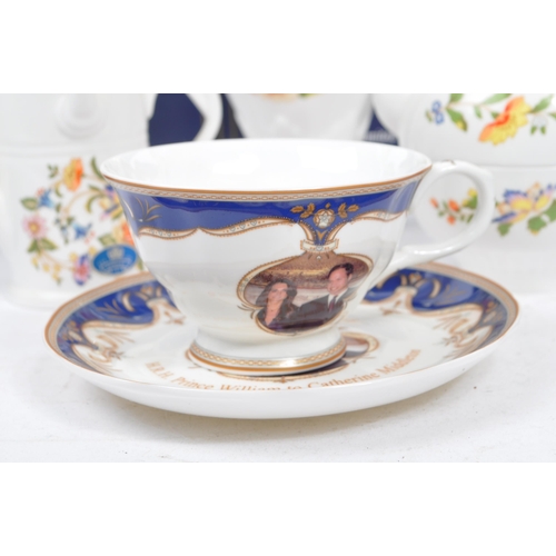 45 - Aynsley - A collection of vintage 20th century china porcelain boxed items. To include, most in the ... 