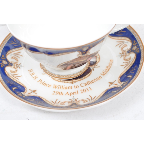 45 - Aynsley - A collection of vintage 20th century china porcelain boxed items. To include, most in the ... 