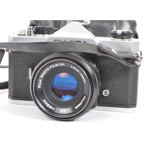 450 - A collection of vintage 20th century 35mm cameras and lenses. The lot to include a Yashica Minister-... 