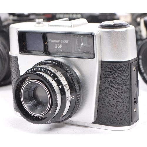 453 - A large collection of 20th century 35mm cameras. The lot to include a Canon EOS 3000N 35mm SLR camer... 