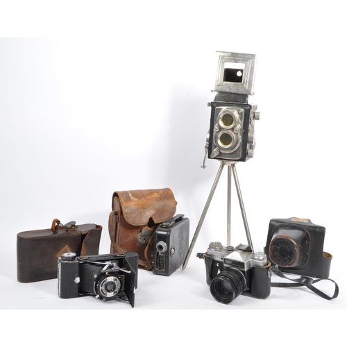 454 - A collection of 20th century cameras. The lot to include a Zenit E 35mm SLR camera with Helios-44-2 ... 