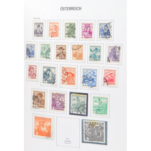 462 - A collection of two vintage 20th century Austrian Osterreich Davo stamps albums. The lot to include ... 