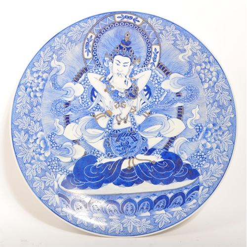 96 - A collection of 19th century and later Asian / English ceramic display cabinet plates. Including blu... 