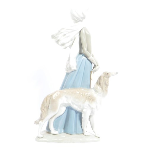 98 - Lladro - A large vintage 20th century Spanish porcelain Lladro figurine in the form of a gentlewoman... 