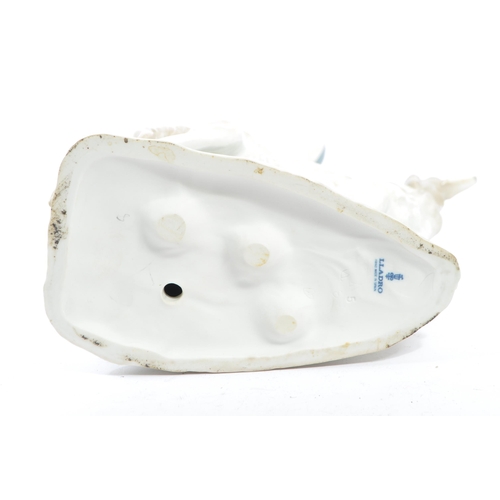 98 - Lladro - A large vintage 20th century Spanish porcelain Lladro figurine in the form of a gentlewoman... 