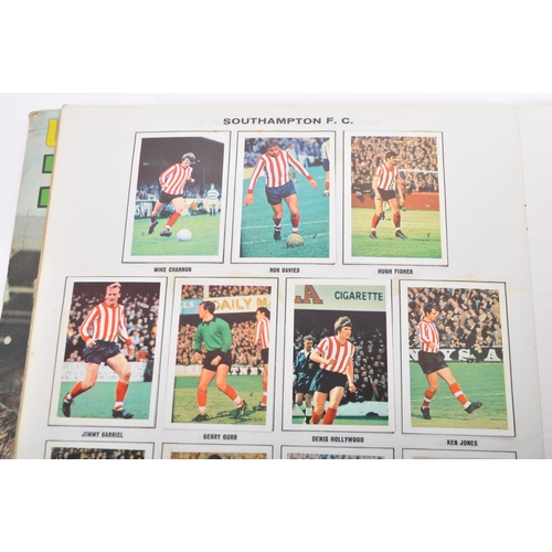 470 - Figurine Panini Sticker Football Interest - Two vintage 1969/70 & 1970 football picture albums title... 