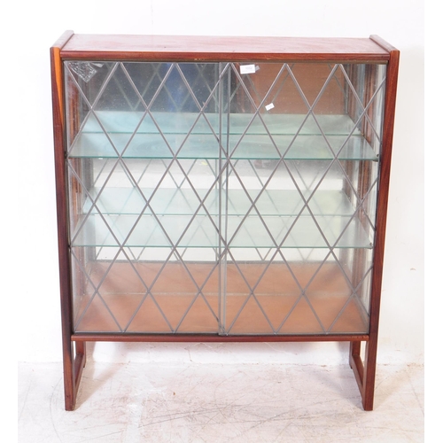 1052 - A vintage 20th century glazed display cabinet / bookcase. Rectangular form with lead sectional glaze... 