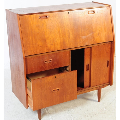 598 - British Modern Design - A mid 20th century retro teak writing bureau. Rectangular form with pull dow... 