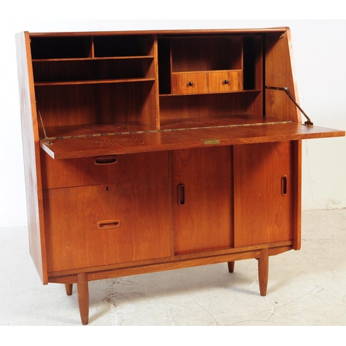 598 - British Modern Design - A mid 20th century retro teak writing bureau. Rectangular form with pull dow... 