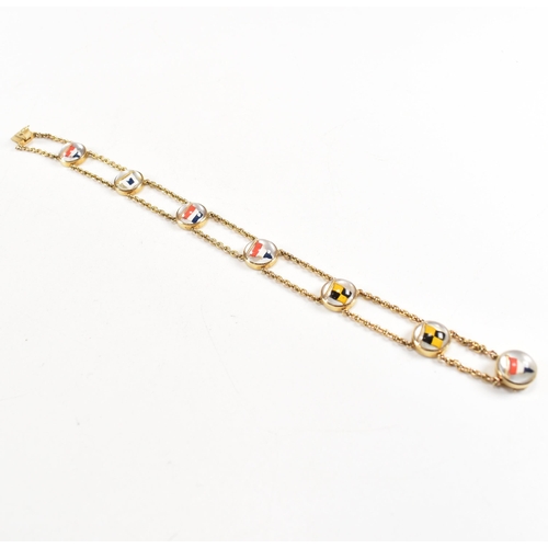 27 - An Edwardian 15ct gold Essex crystal nautical yacht pennant flag bracelet. The bracelet having round... 