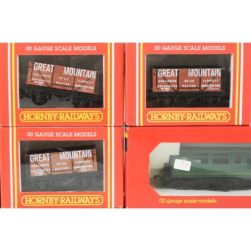 106 - Model Railway - a collection of assorted Hornby OO gauge model railway rolling stock and locomotive,... 