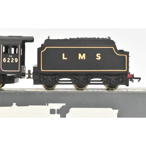 111 - Model Railway - an original Wrenn made OO gauge model railway trainset locomotive engine No. 2241 Du... 