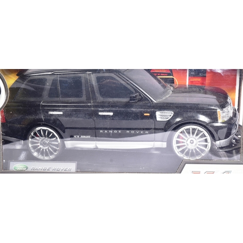 114 - An original New Bright made RC Radio Control model Range Rover car with rechargeable 9.6V battery, b... 