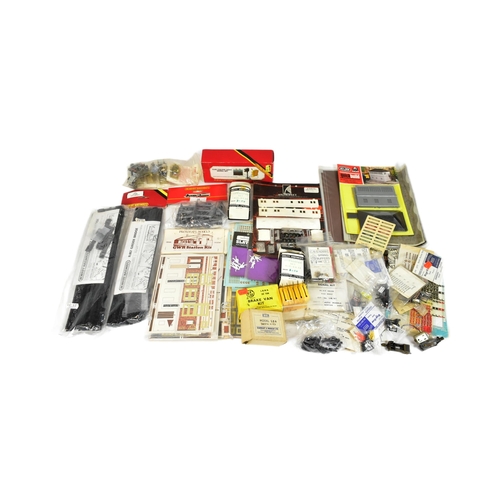 120 - Model Railway - a large collection of assorted OO gauge model railway trainset locomotive parts for ... 