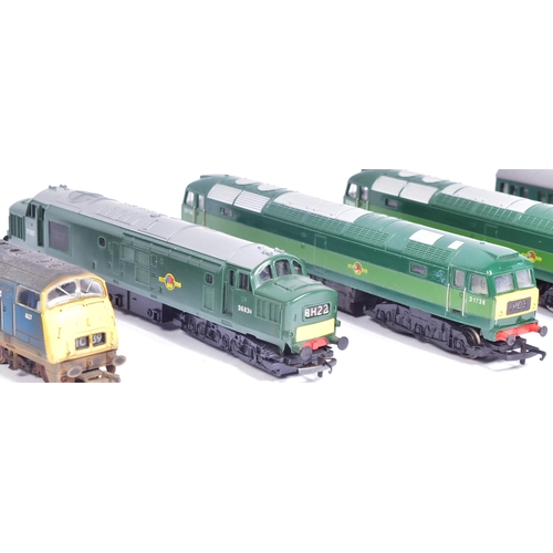 129 - Model Railway - a collection of x6 assorted OO gauge model railway diesel trainset locomotives to in... 