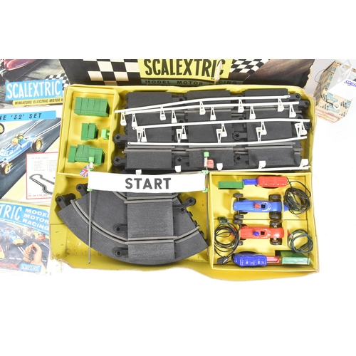 131 - Scalextric - a vintage Triang Scalextric set No. 35 along with a boxed Rostrum Starter. The set cont... 