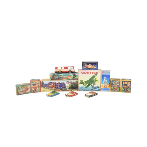 132 - Tinplate Toys - a collection of assorted tinplate / clockwork / mechanical toys to include robots, l... 