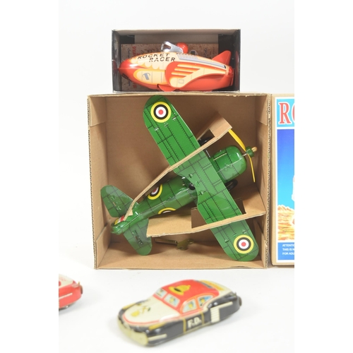 132 - Tinplate Toys - a collection of assorted tinplate / clockwork / mechanical toys to include robots, l... 