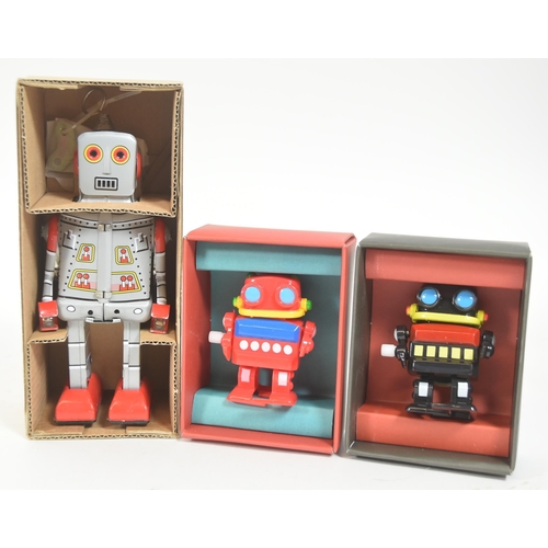 132 - Tinplate Toys - a collection of assorted tinplate / clockwork / mechanical toys to include robots, l... 