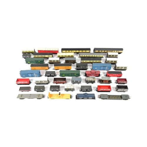 148 - Model Railway - a collection of assorted OO gauge model railway trainset locomotive rolling stock wa... 