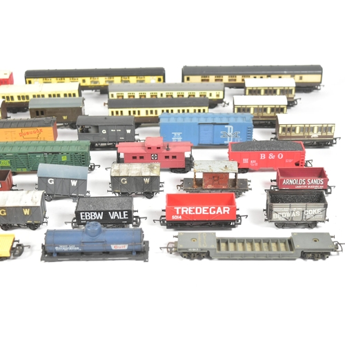 148 - Model Railway - a collection of assorted OO gauge model railway trainset locomotive rolling stock wa... 