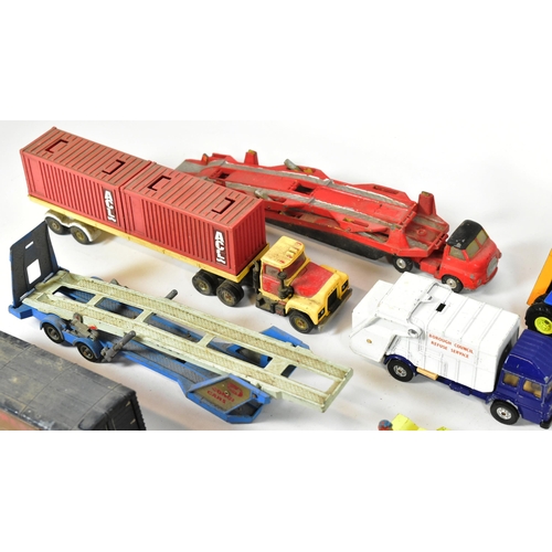 176 - Diecast - a collection of assorted vintage diecast model cars and haulage vehicles. Largely Corgi Ma... 