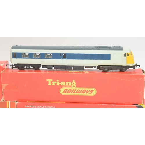 192 - Model Railway - a collection of x5 vintage Triang / Hornby OO gauge model railway to include; Pullma... 