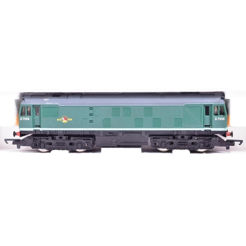 193 - Two vintage Hornby OO gauge model railway trainset locomotive diesel engines, comprising of: No. R07... 