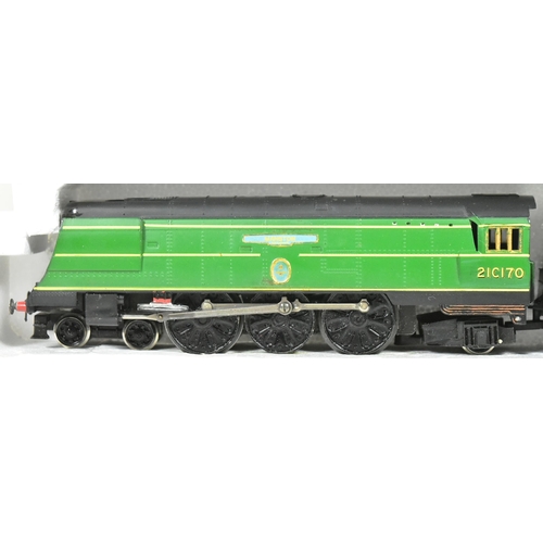 218 - Two vintage Hornby Triang OO gauge model railway trainset locomotive engines, comprising of; no. R86... 