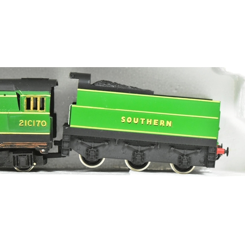 218 - Two vintage Hornby Triang OO gauge model railway trainset locomotive engines, comprising of; no. R86... 