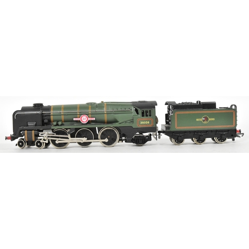 221 - Model Railway - an original Wrenn made OO gauge model railway trainset locomotive engine No. W2238 R... 