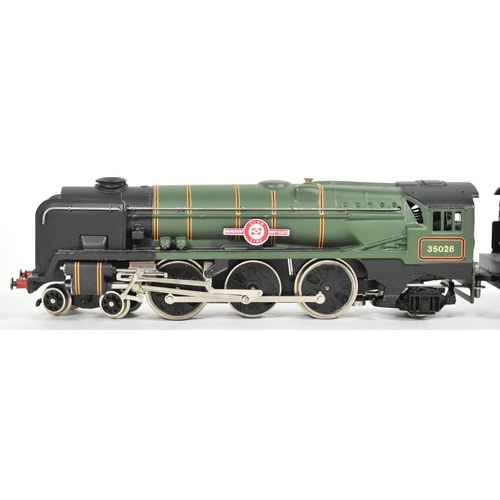 221 - Model Railway - an original Wrenn made OO gauge model railway trainset locomotive engine No. W2238 R... 