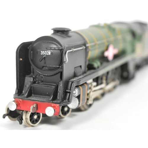 221 - Model Railway - an original Wrenn made OO gauge model railway trainset locomotive engine No. W2238 R... 