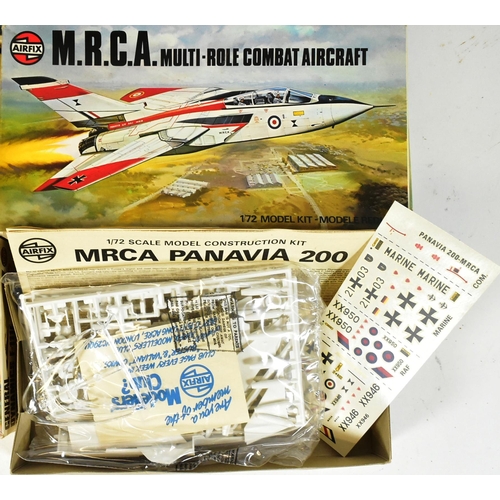 225 - Model Kits - a collection of vintage Airfix, Revell and Matchbox plastic model kits. Largely of avia... 